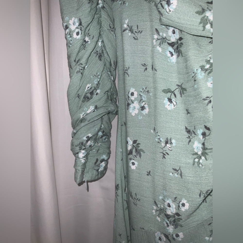 Veiled Collections Long Sleeve Green Maxi Dress - Picture 10 of 14